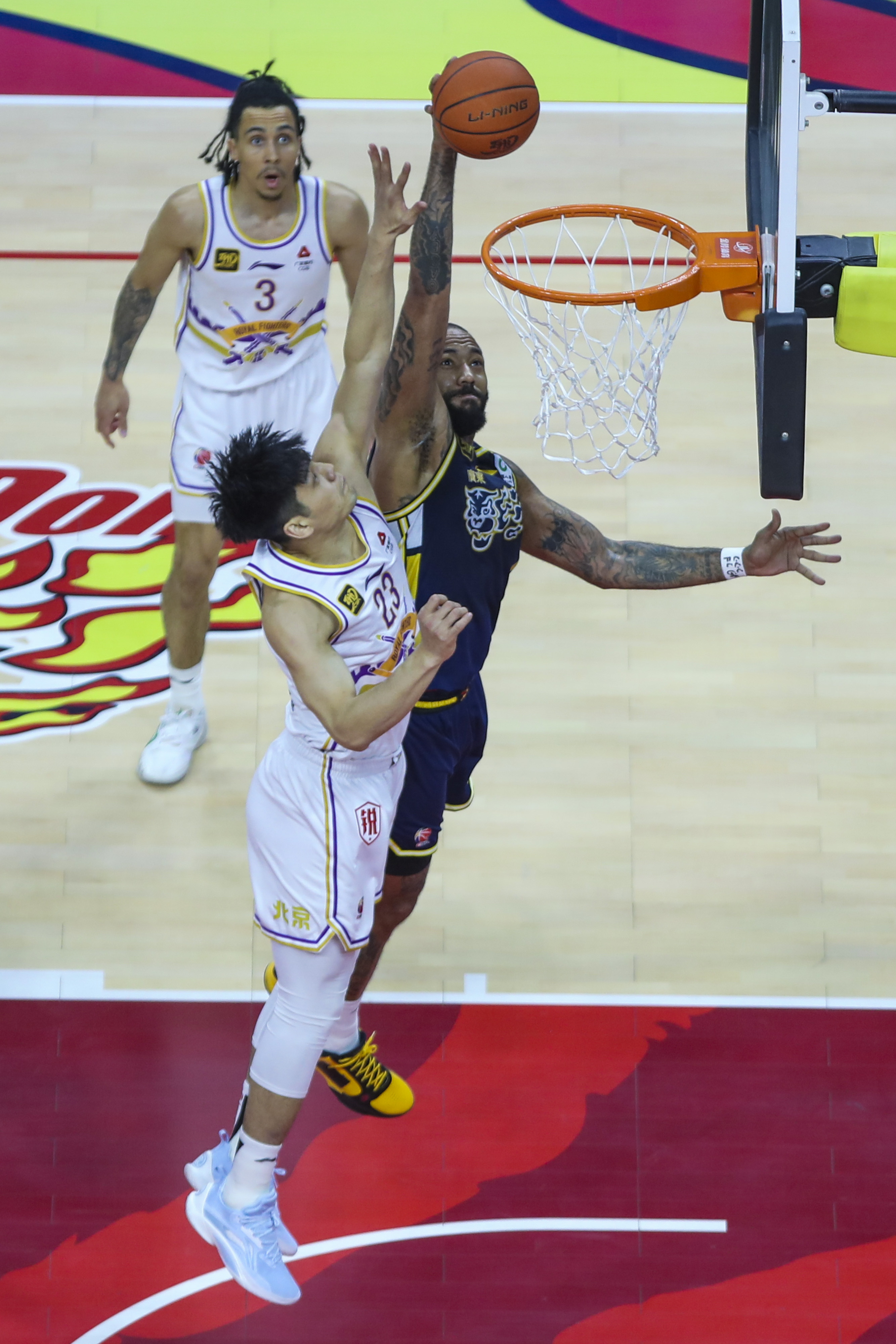 爱游戏体育-湖人17分大逆转活塞