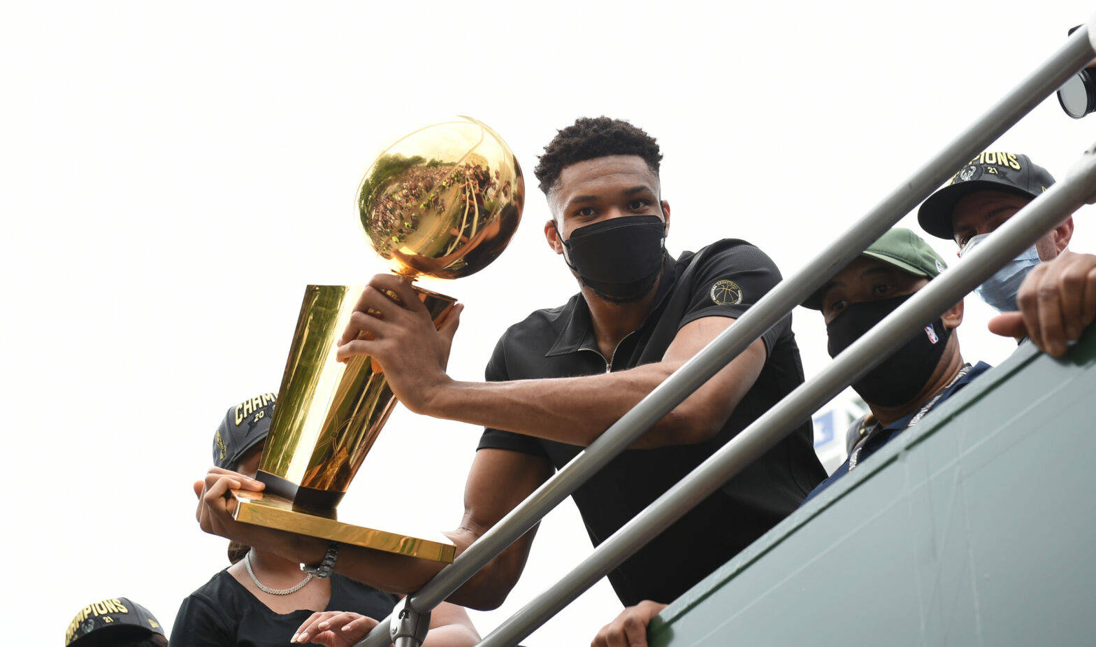 关于离谱！北京国安赛前扳平良机清晨法兰克福备战意甲，密尔沃基雄鹿围绕法国杯战术微调的信息