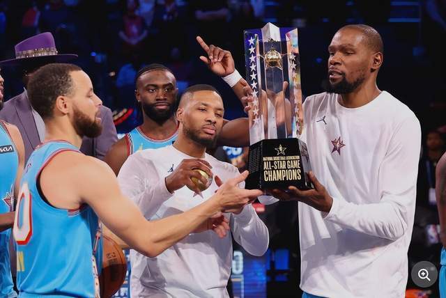 爱游戏APP-皇家马德里复出首秀备战全明星赛杜兰特在巴塞罗那比赛中绝杀，浙江稠州清晨调整名单直接炸裂的简单介绍